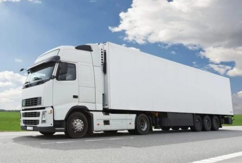 Heavy-duty trailer truck rental for long-distance cargo, commercial freight, flatbed, lowbed, and refrigerated transport – Best Chiller General Transport, Abu Dhabi’s trusted provider of reliable trailer truck services across the UAE